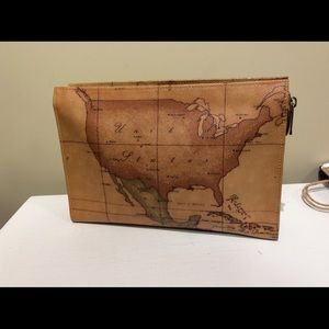 Alviero Martini L’classe Italian leather clutch